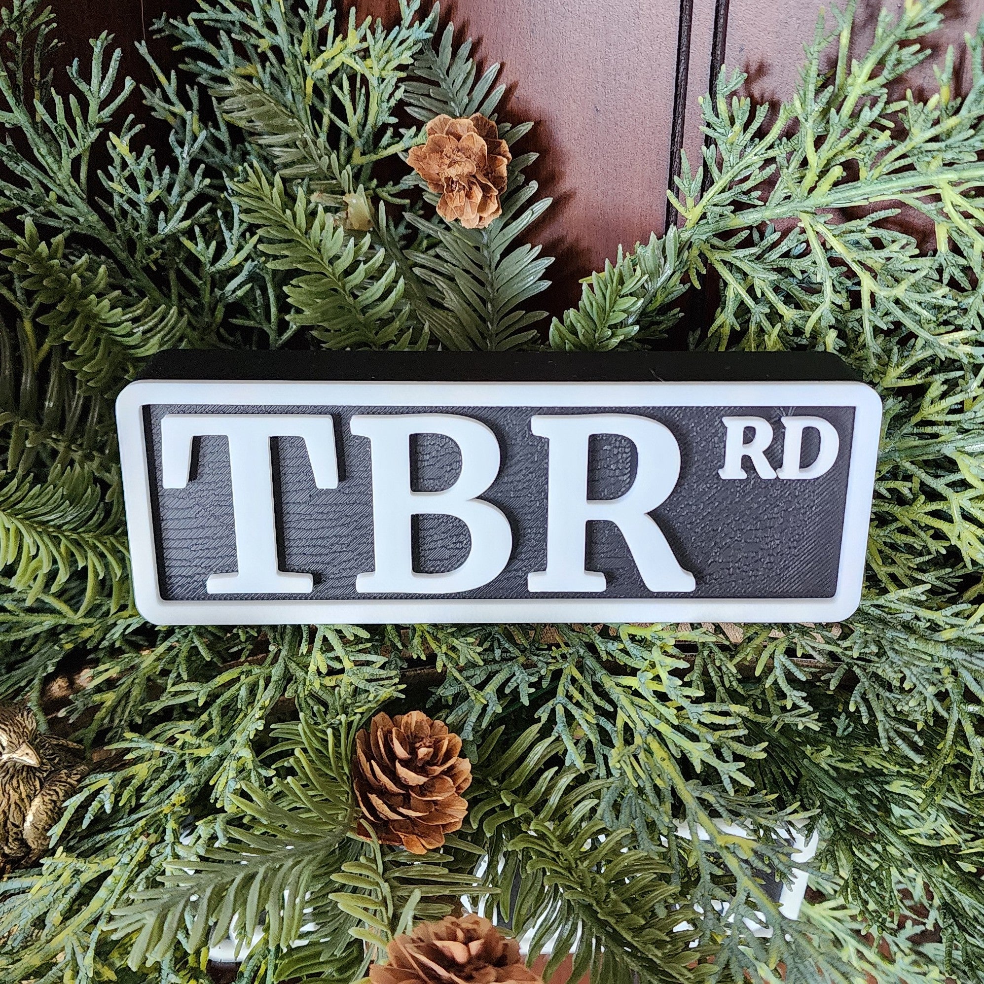 "TBR Rd" Shelf Sitter